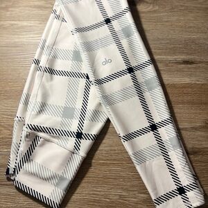 ALO Yoga Plaid Leggings in Cream and Black